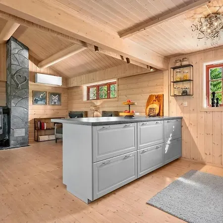 Ramstadbu -hytte Ved Vannet Nær Trondheim, 4 Soverom Feriehus