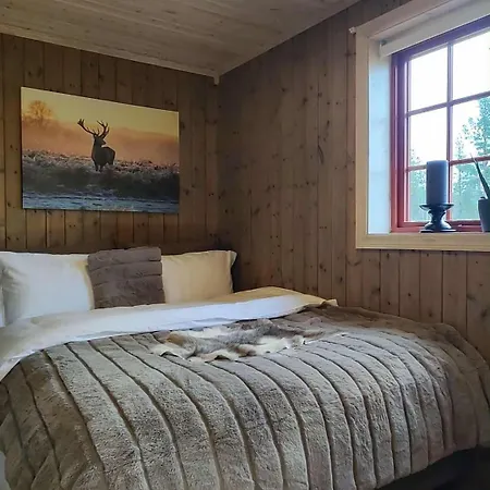 Feriehus Ramstadbu -hytte Ved Vannet Nær Trondheim, 4 Soverom