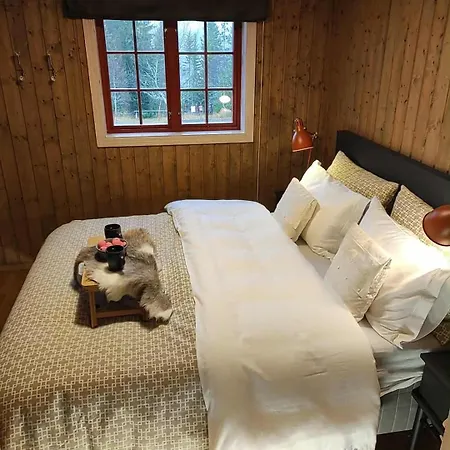 Ramstadbu -hytte Ved Vannet Nær Trondheim, 4 Soverom Feriehus